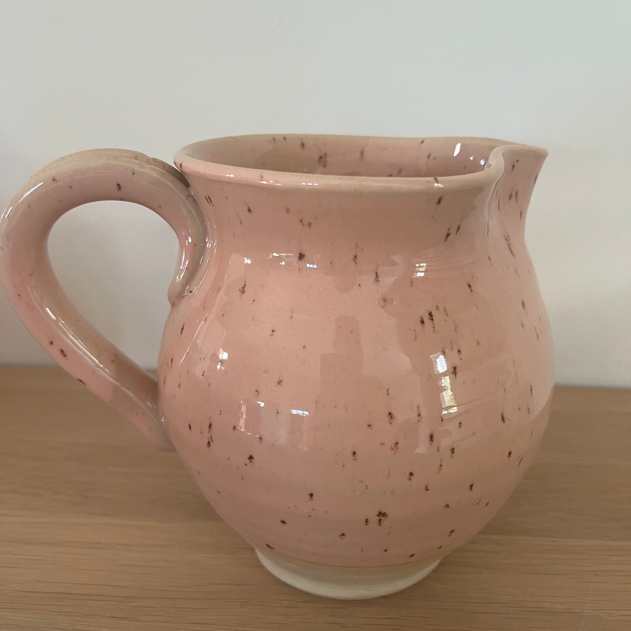 Hånddrejet kande - Rosa - Vangs Keramik